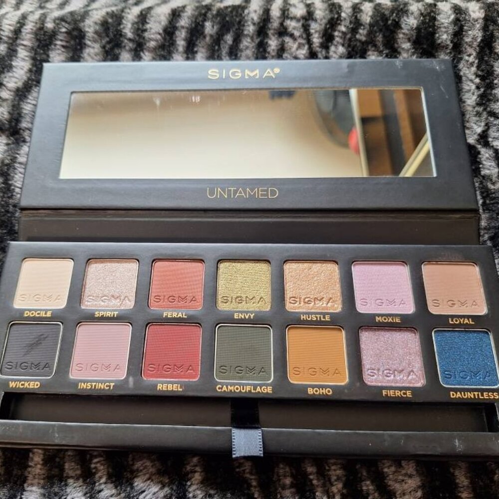 🖤 Sigma Beauty Untamed Eyeshadow Palette